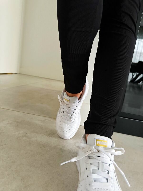 Czarne prążkowane legginsy Basic N651