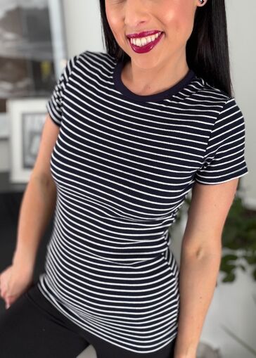 Prążkowana bluzka w paski N731 granatowy