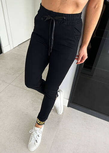 PLUS SIZE! Efektowne spodnie z greckim wzorem na ściągaczu N253 czarne 