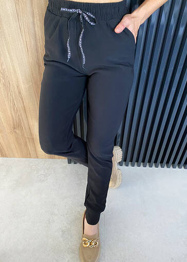 Nowość! Czarne spodnie wiązane w pasie z kieszeniami M742