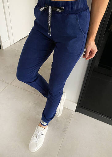 Spodnie jeansowe ze ściągaczem i naszywką N081 niebieskie